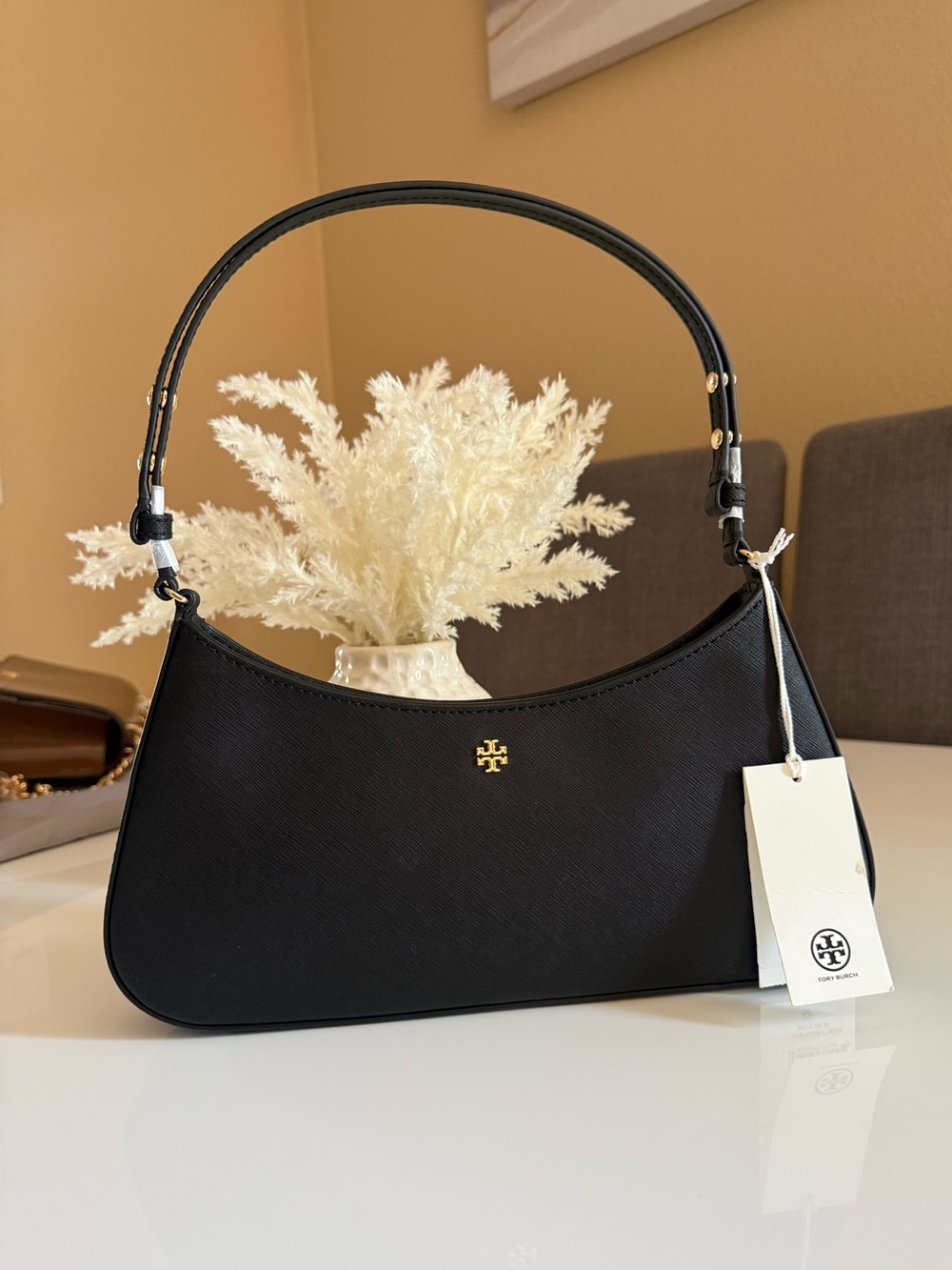 NWT , tory burch Emerson shoulder bag in black 
Leather $350 authentic